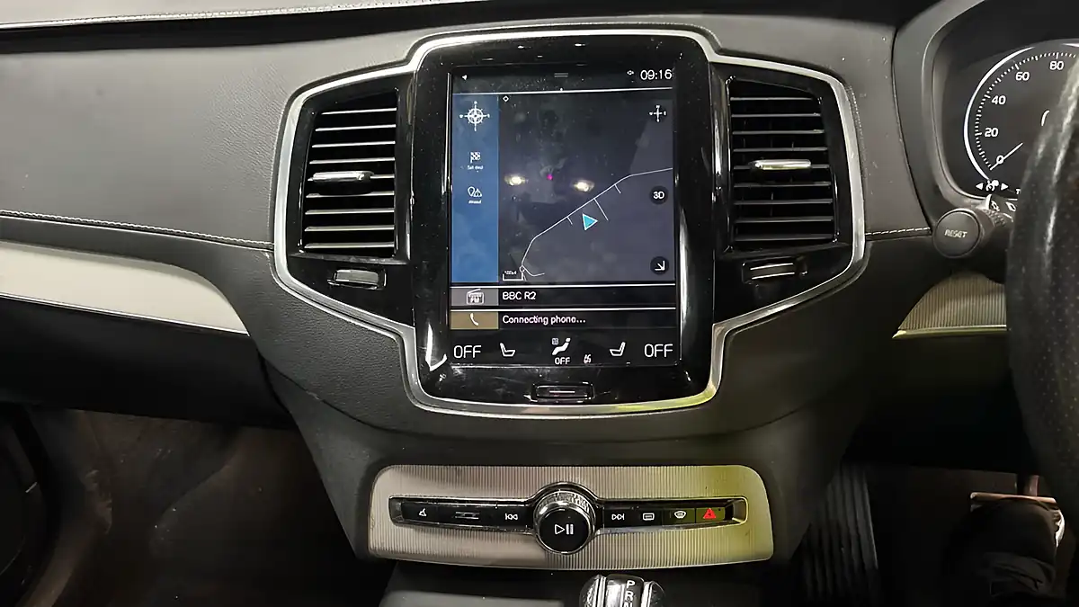 Used 2018 Volvo XC90 R-Design Silver - Interior and Exterior details 17