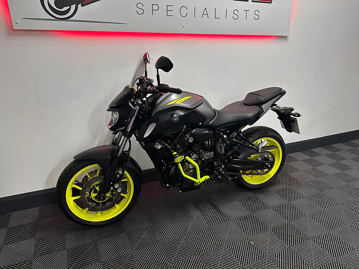 Used 2018 Yamaha MT-07 Abs Hyper-Naked Grey - Interior and Exterior details 12