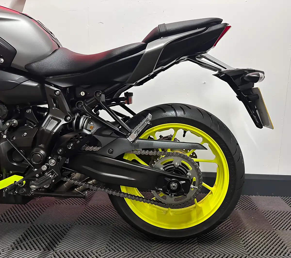 Used 2018 Yamaha MT-07 Abs Hyper-Naked Grey - Interior and Exterior details 17