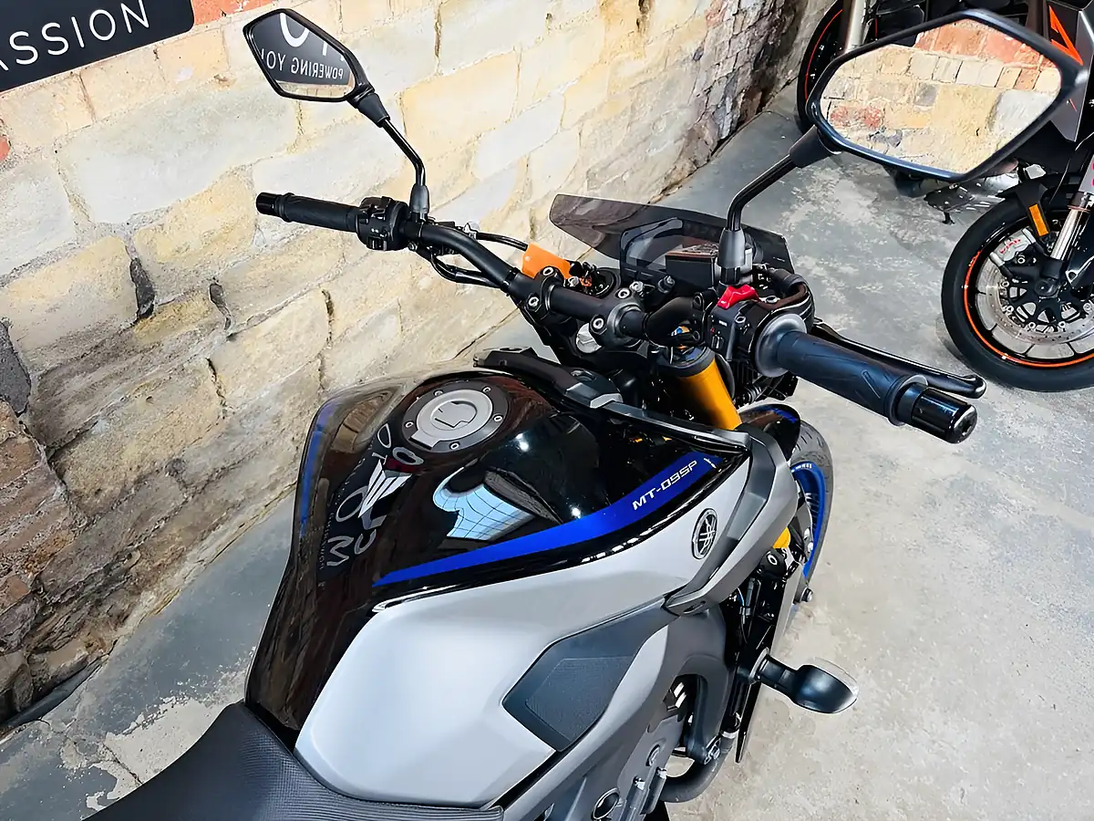 Used 2018 Yamaha MT-09 Sp Black - Interior and Exterior details 8
