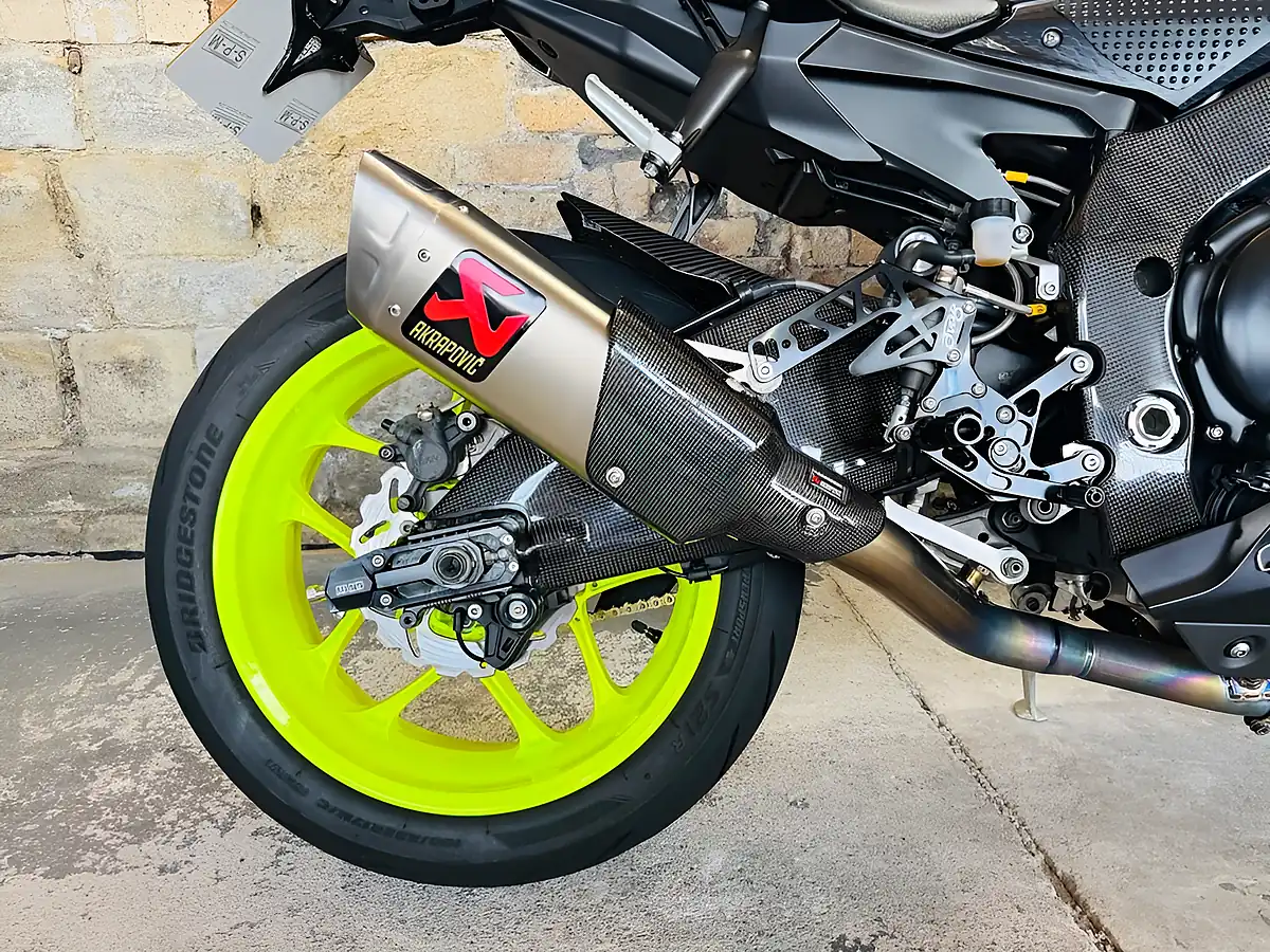 Used 2018 Yamaha R1 Stealth Black - Interior and Exterior details 10