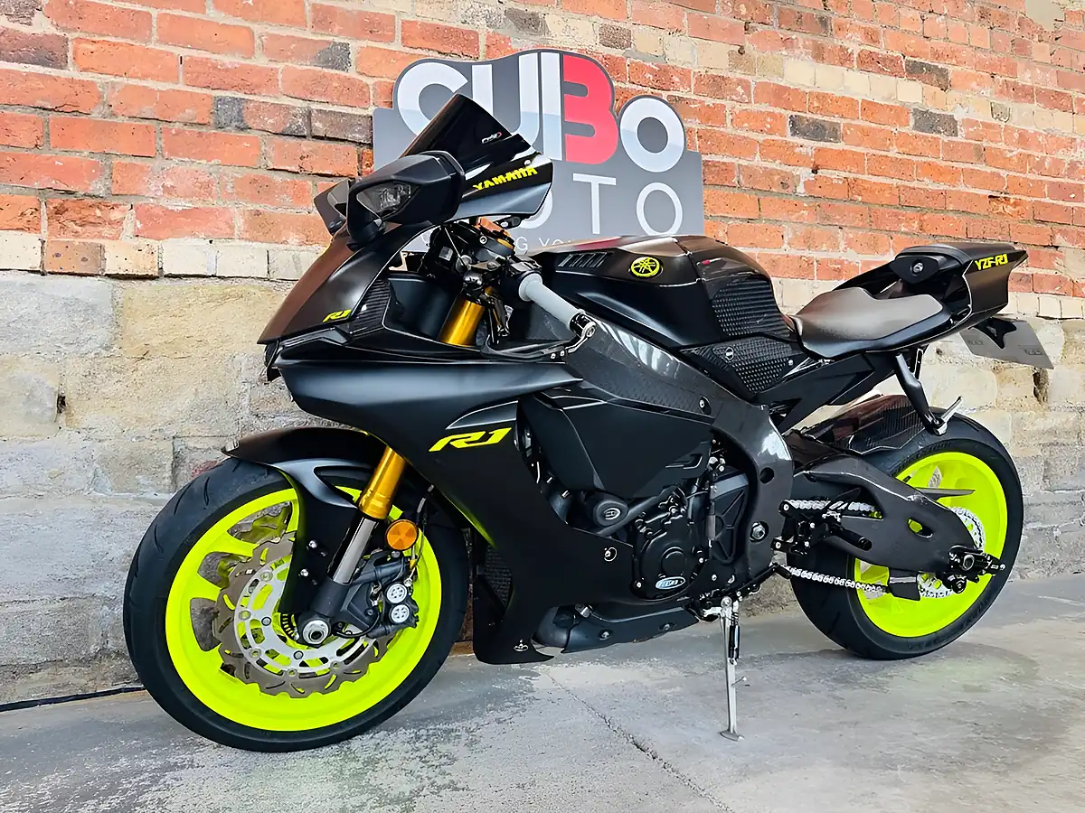 Used 2018 Yamaha R1 Stealth Black - Interior and Exterior details 12