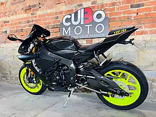 Used 2018 Yamaha R1 Stealth Black - Interior and Exterior details 13