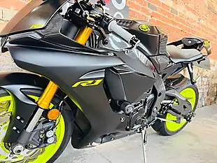 Used 2018 Yamaha R1 Stealth Black - Interior and Exterior details 15