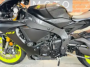 Used 2018 Yamaha R1 Stealth Black - Interior and Exterior details 16