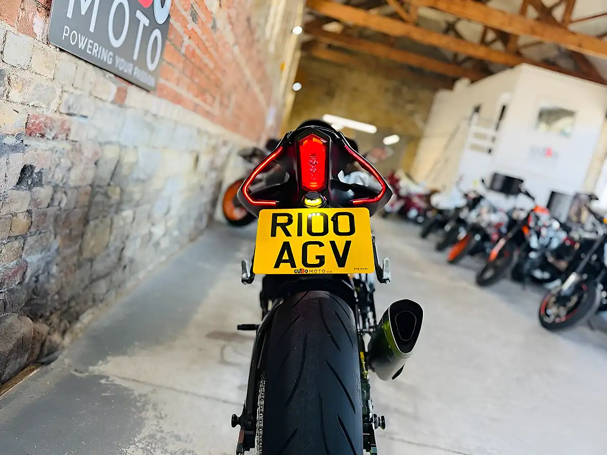 Used 2018 Yamaha R1 Stealth Black - Interior and Exterior details 18