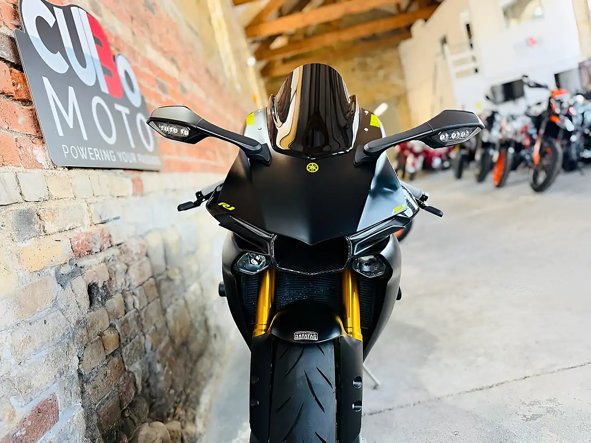 Used 2018 Yamaha R1 Stealth Black - Interior and Exterior details 19