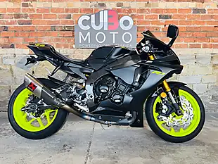 Used 2018 Yamaha R1 Stealth Black - Interior and Exterior details 2