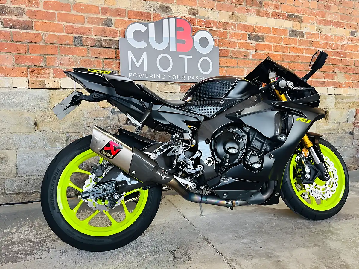 Used 2018 Yamaha R1 Stealth Black - Interior and Exterior details 4