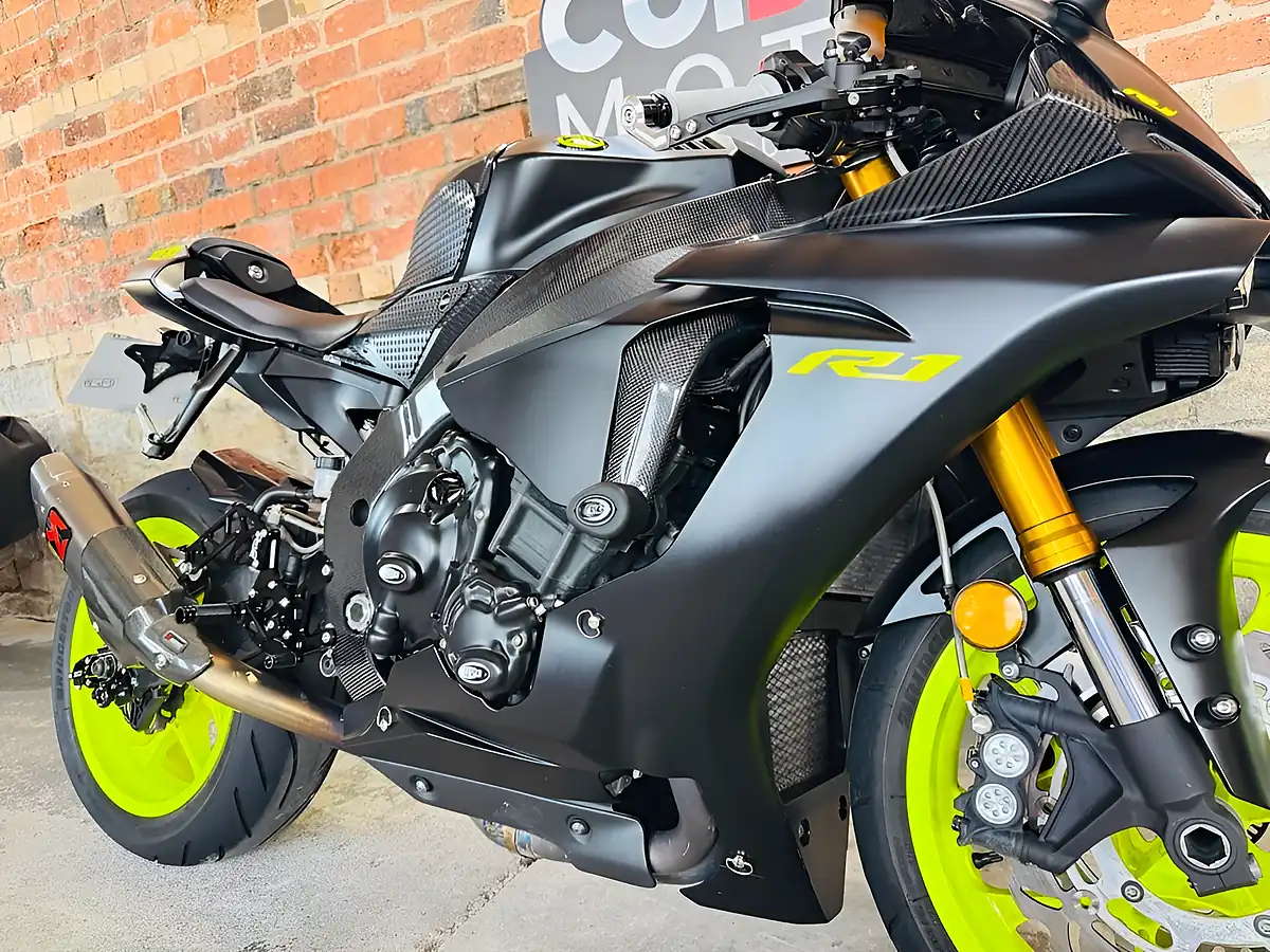 Used 2018 Yamaha R1 Stealth Black - Interior and Exterior details 6