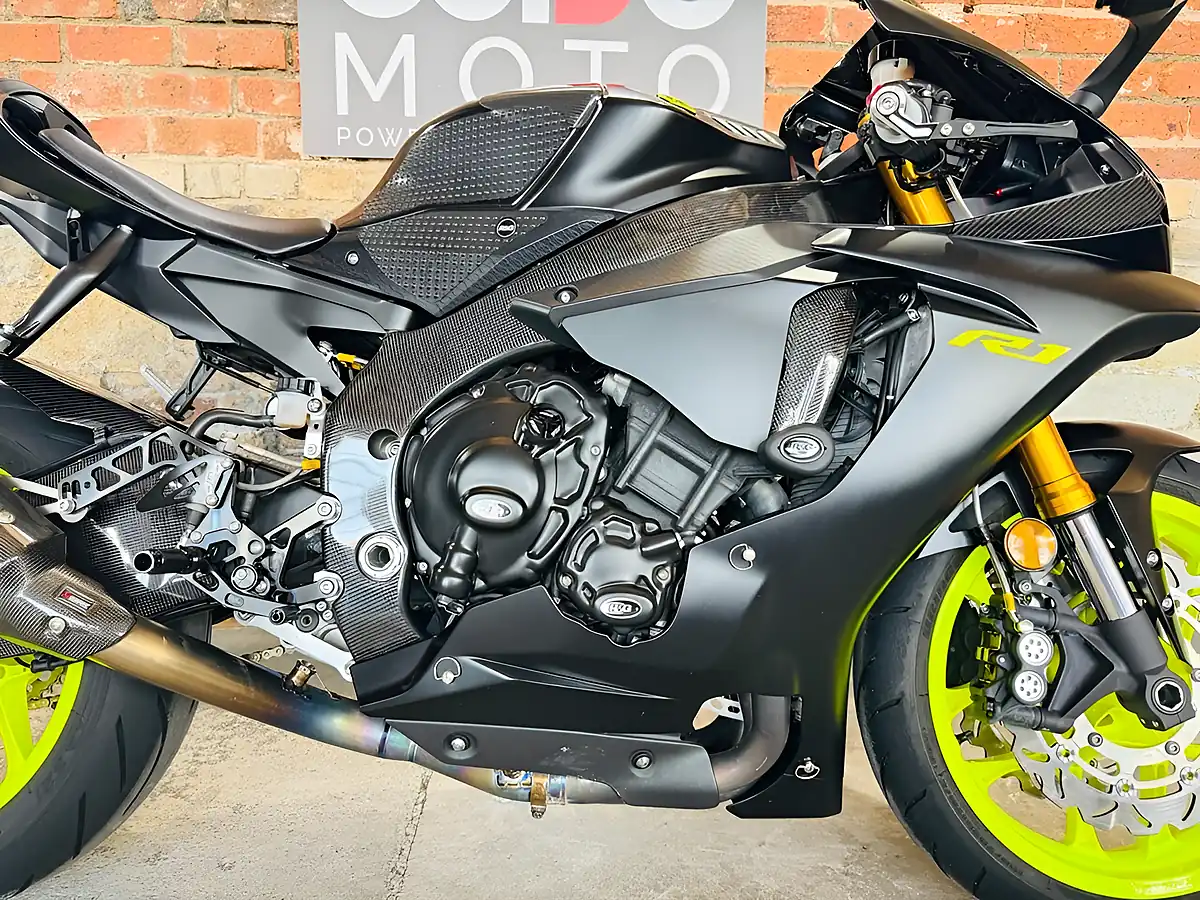 Used 2018 Yamaha R1 Stealth Black - Interior and Exterior details 7