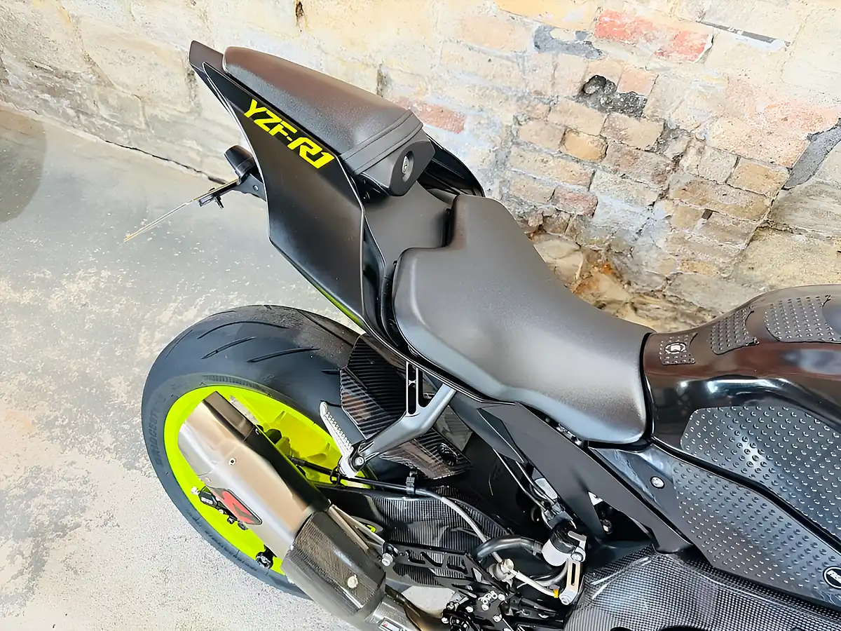 Used 2018 Yamaha R1 Stealth Black - Interior and Exterior details 9
