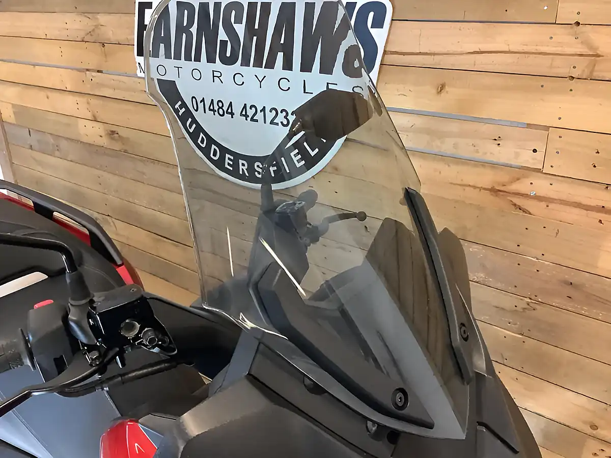 Used 2018 Yamaha X-Max Red - Interior and Exterior details 10