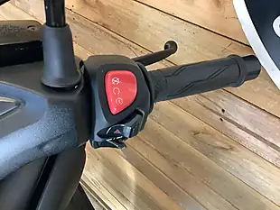 Used 2018 Yamaha X-Max Red - Interior and Exterior details 11