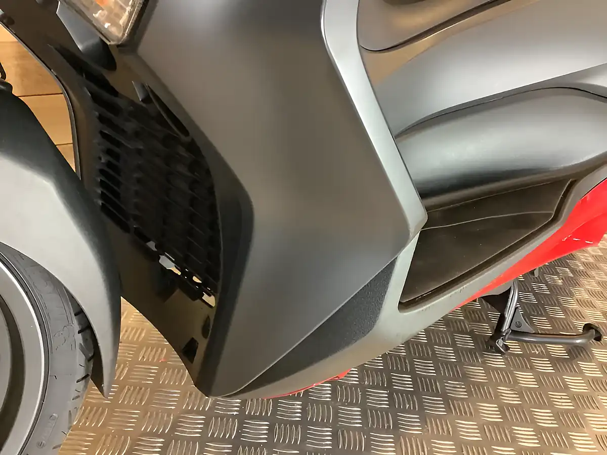 Used 2018 Yamaha X-Max Red - Interior and Exterior details 17