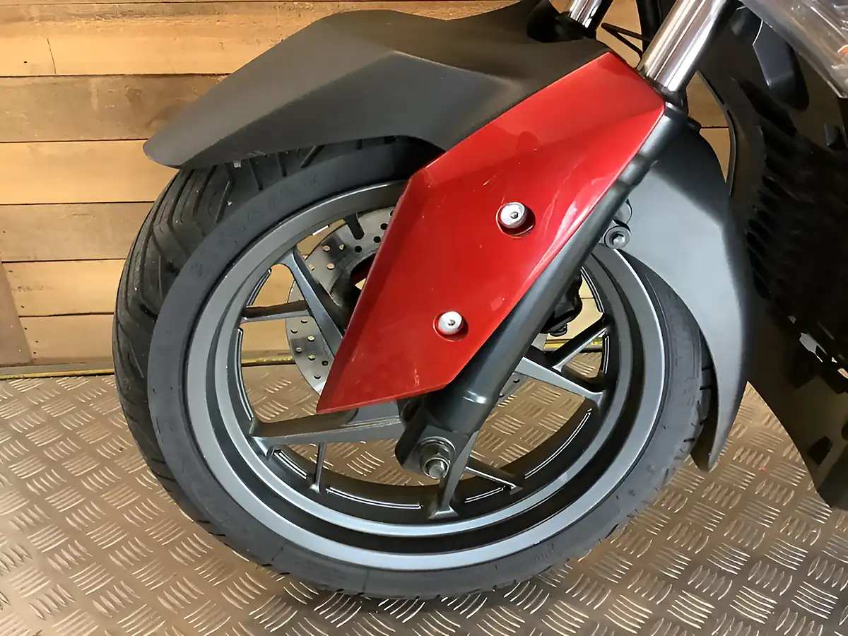 Used 2018 Yamaha X-Max Red - Interior and Exterior details 19