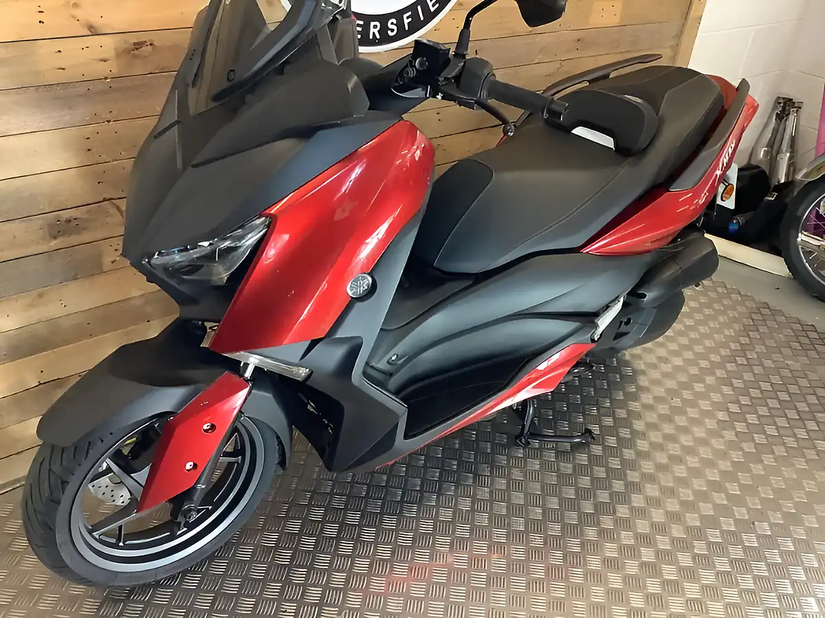 Used 2018 Yamaha X-Max Red - Interior and Exterior details 3
