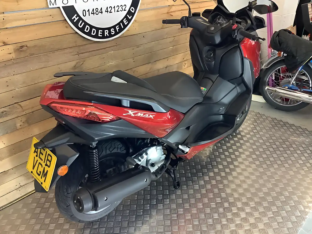 Used 2018 Yamaha X-Max Red - Interior and Exterior details 4