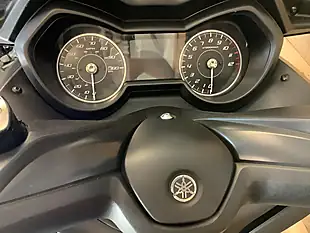 Used 2018 Yamaha X-Max Red - Interior and Exterior details 6