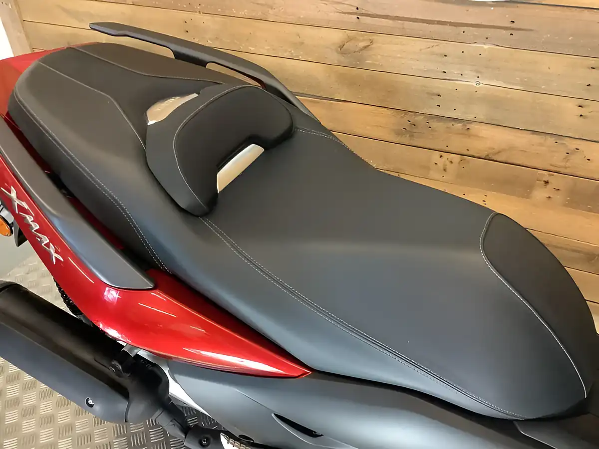 Used 2018 Yamaha X-Max Red - Interior and Exterior details 8