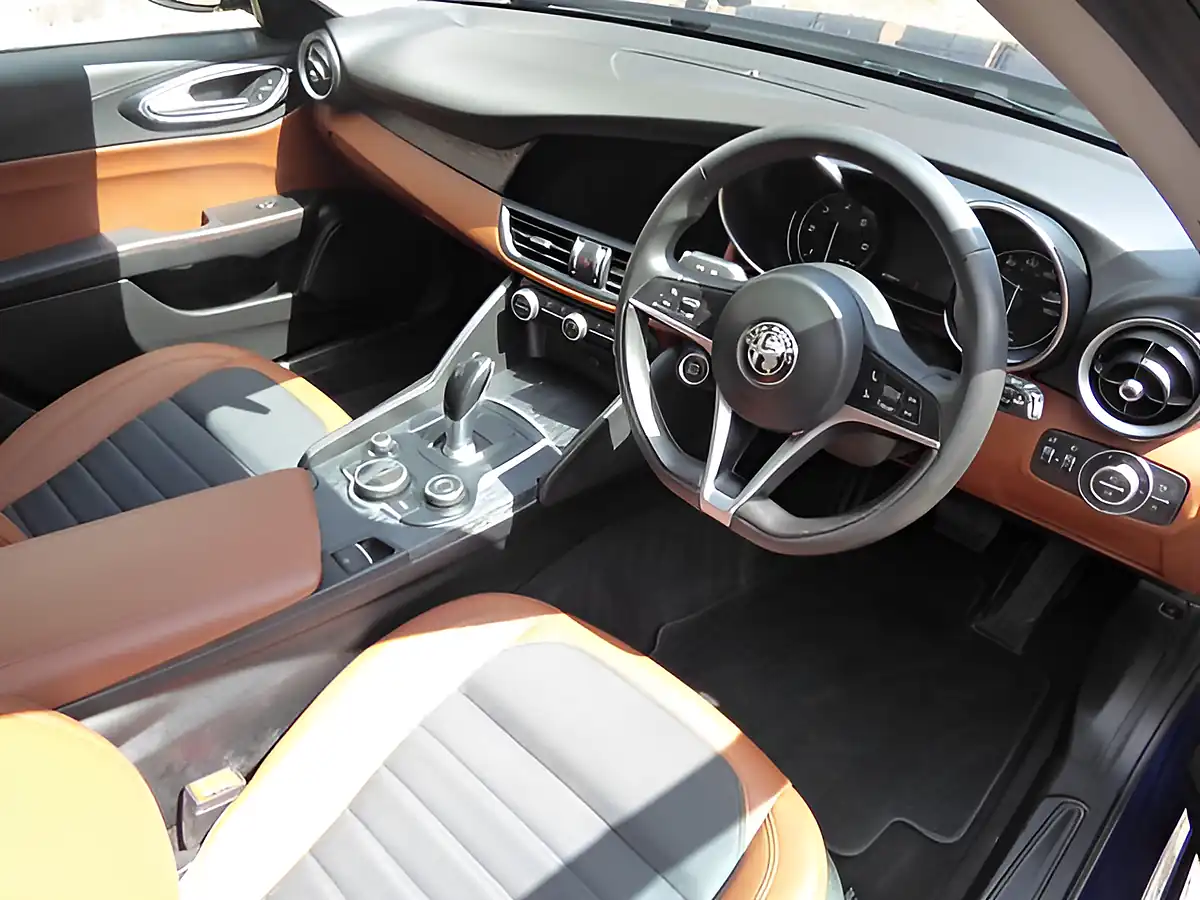 Used 2019 Alfa Romeo Giulia Super Blue - Interior and Exterior details 12