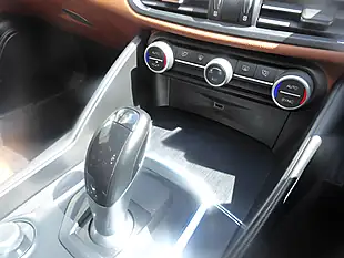 Used 2019 Alfa Romeo Giulia Super Blue - Interior and Exterior details 19
