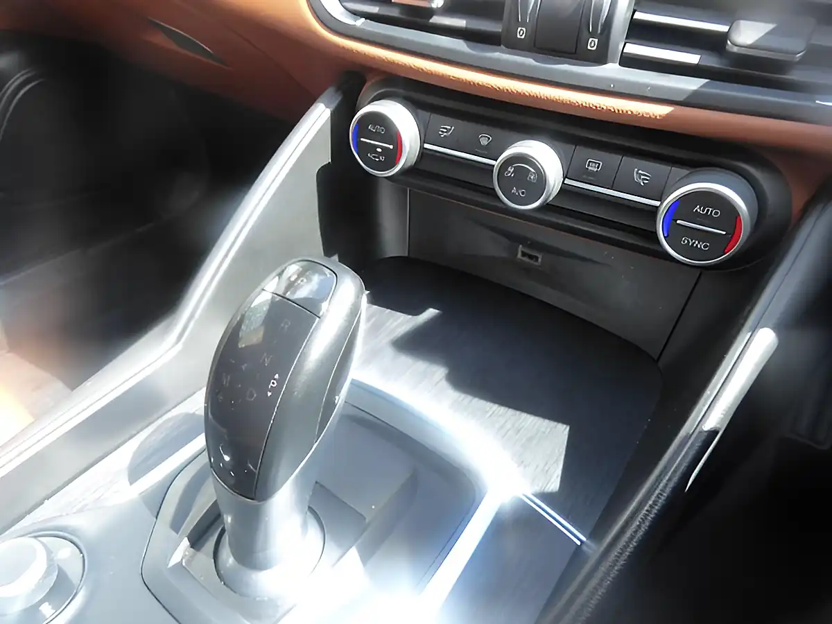 Used 2019 Alfa Romeo Giulia Super Blue - Interior and Exterior details 19