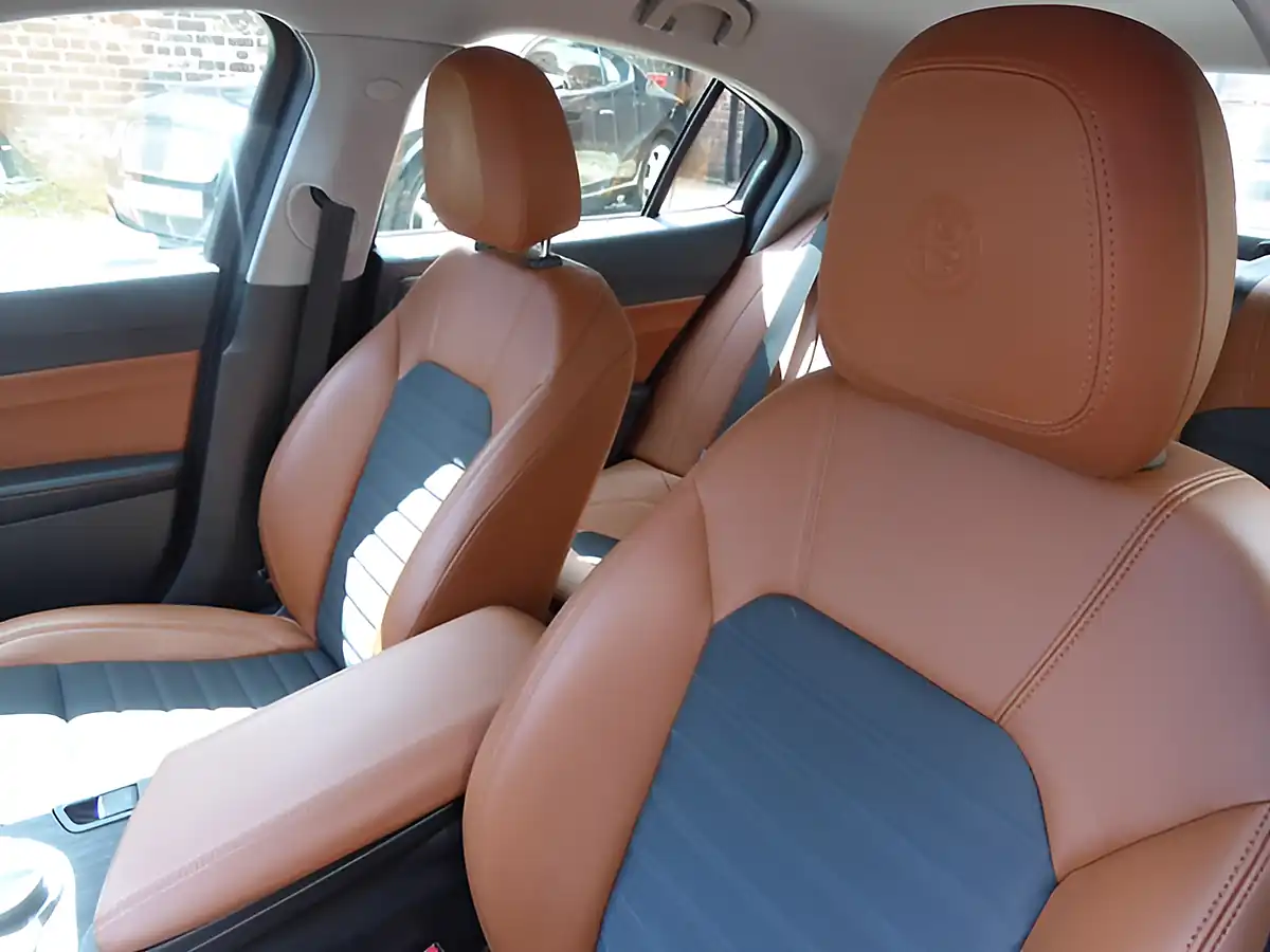 Used 2019 Alfa Romeo Giulia Super Blue - Interior and Exterior details 20