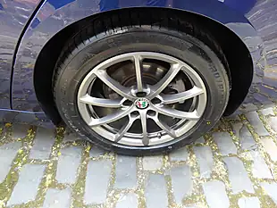 Used 2019 Alfa Romeo Giulia Super Blue - Interior and Exterior details 9