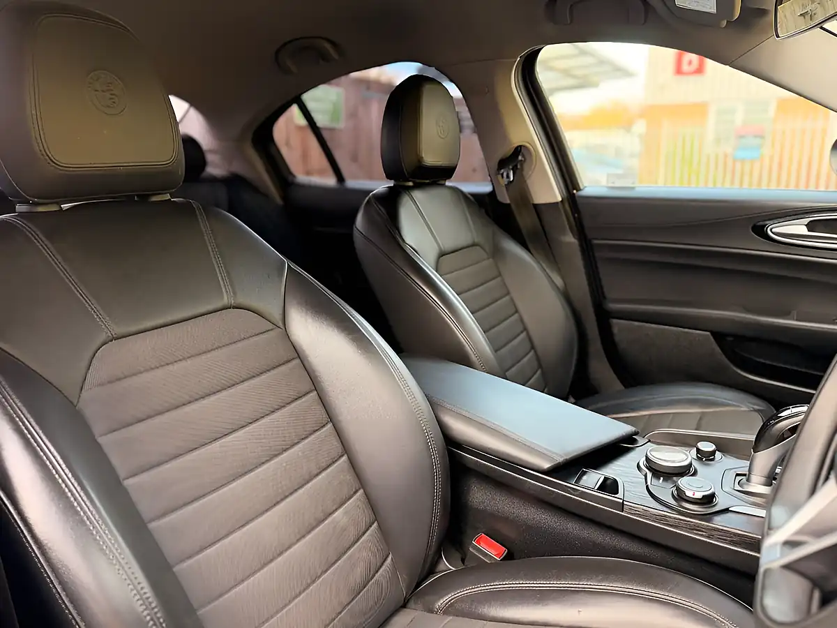 Used 2019 Alfa Romeo Giulia Super Red - Interior and Exterior details 10