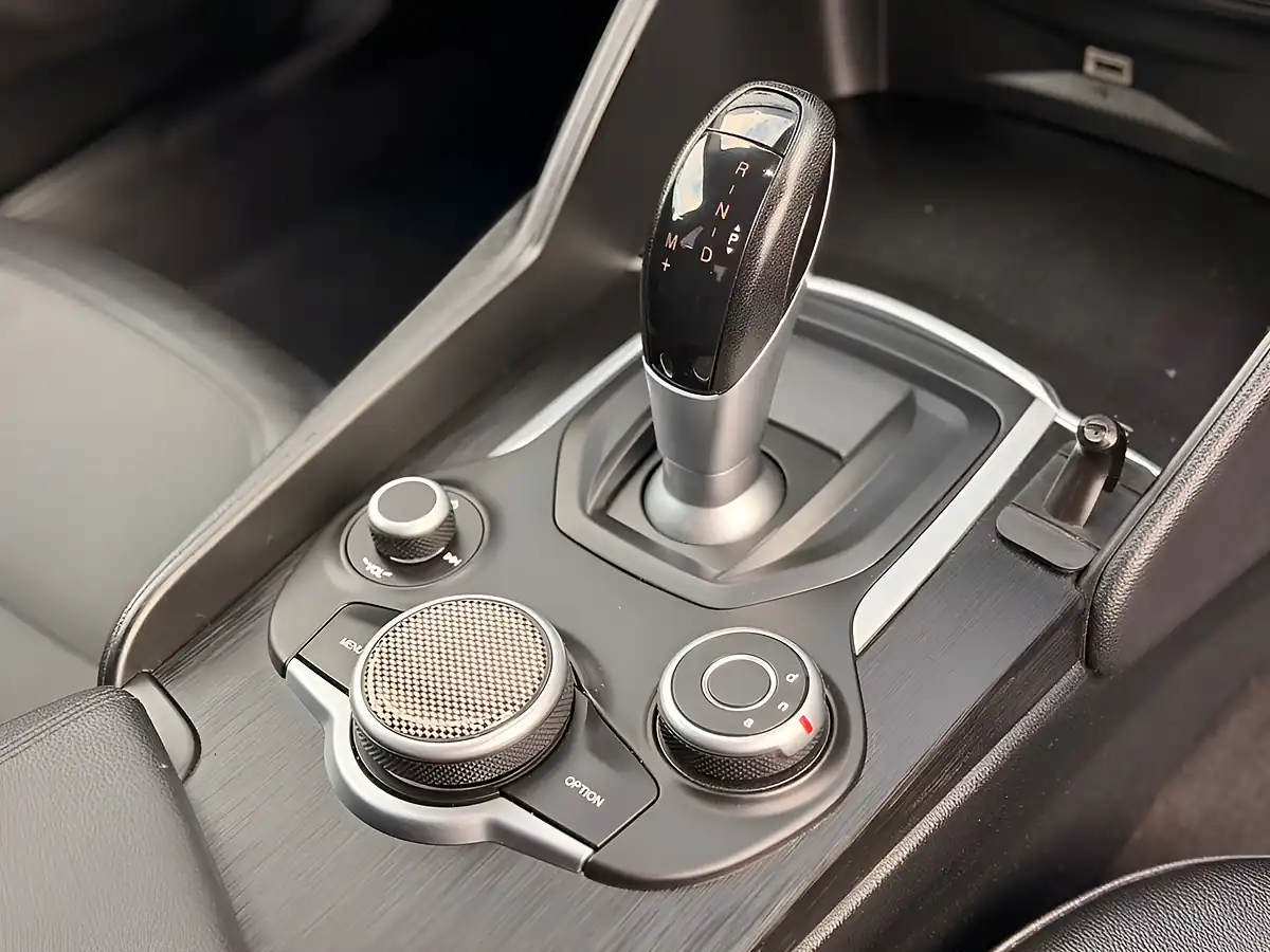Used 2019 Alfa Romeo Giulia Super Red - Interior and Exterior details 11