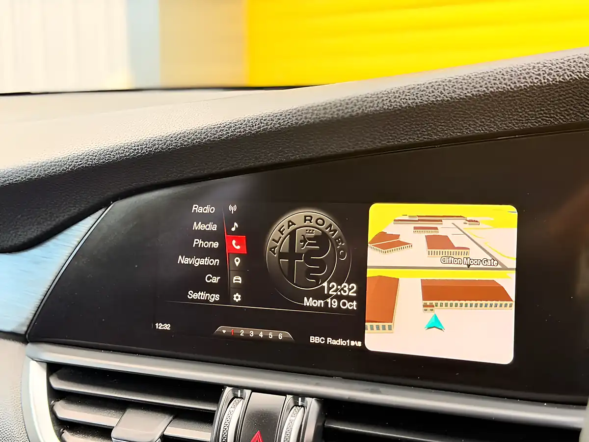 Used 2019 Alfa Romeo Giulia Super Red - Interior and Exterior details 13