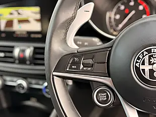 Used 2019 Alfa Romeo Giulia Super Red - Interior and Exterior details 18