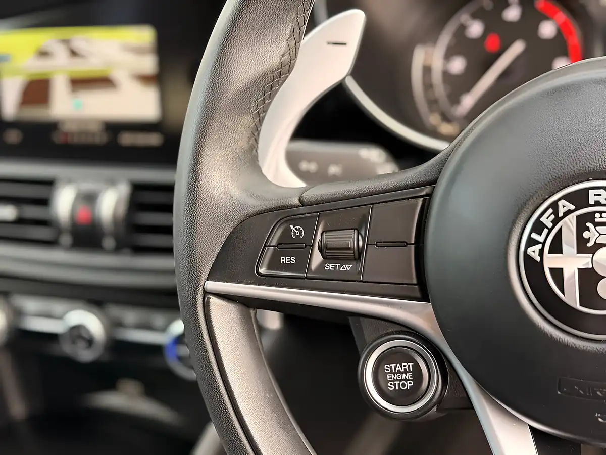 Used 2019 Alfa Romeo Giulia Super Red - Interior and Exterior details 18