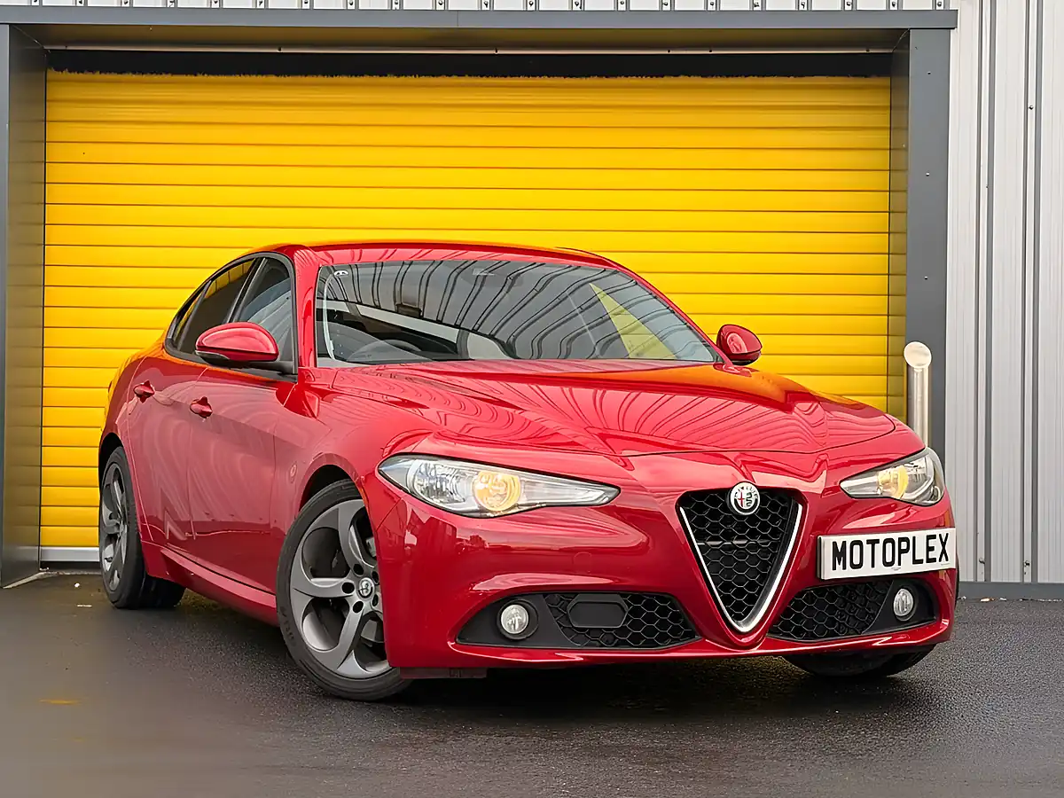 Used 2019 Alfa Romeo Giulia Super Red - Interior and Exterior details 3