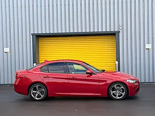Used 2019 Alfa Romeo Giulia Super Red - Interior and Exterior details 6