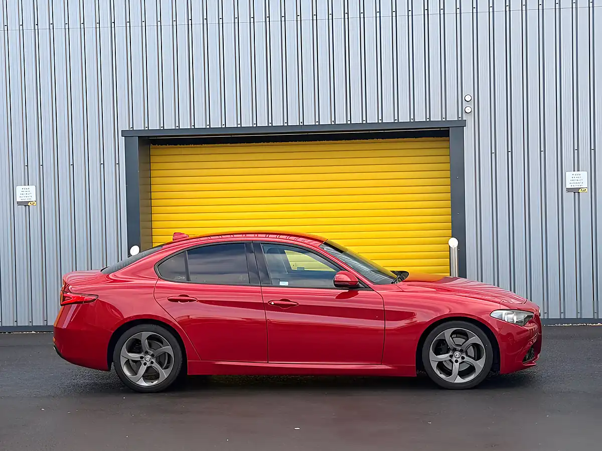 Used 2019 Alfa Romeo Giulia Super Red - Interior and Exterior details 6