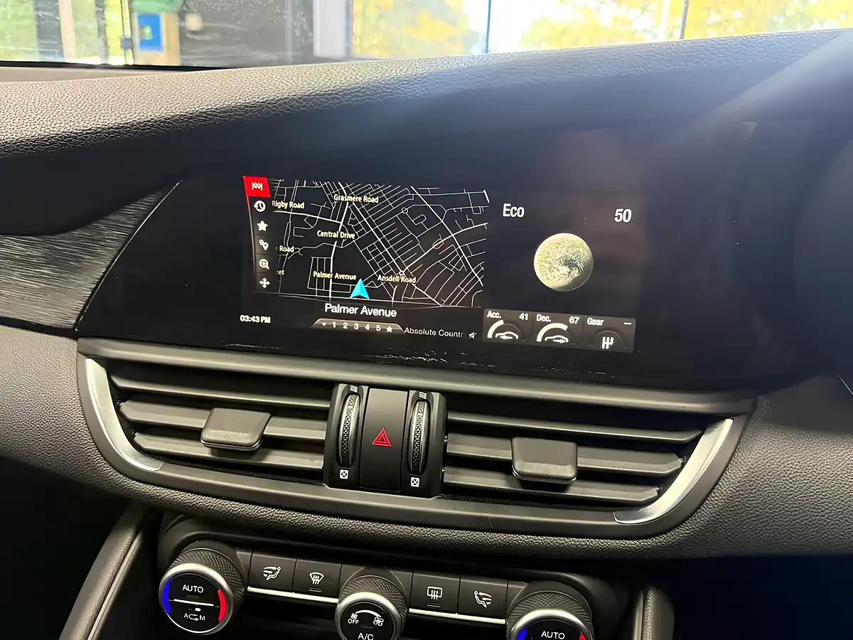 Used 2019 Alfa Romeo Giulia Super White - Interior and Exterior details 10