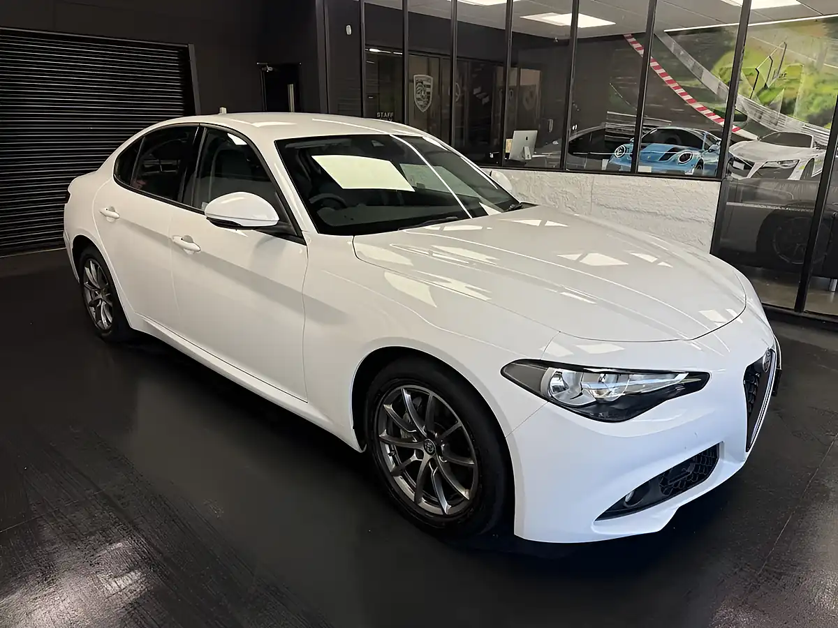Used 2019 Alfa Romeo Giulia Super White - Interior and Exterior details 11