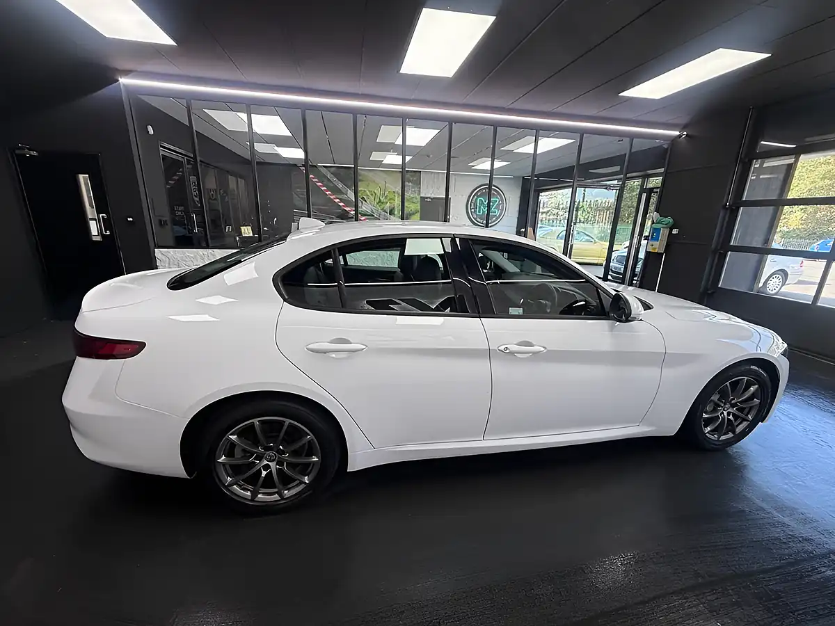Used 2019 Alfa Romeo Giulia Super White - Interior and Exterior details 13