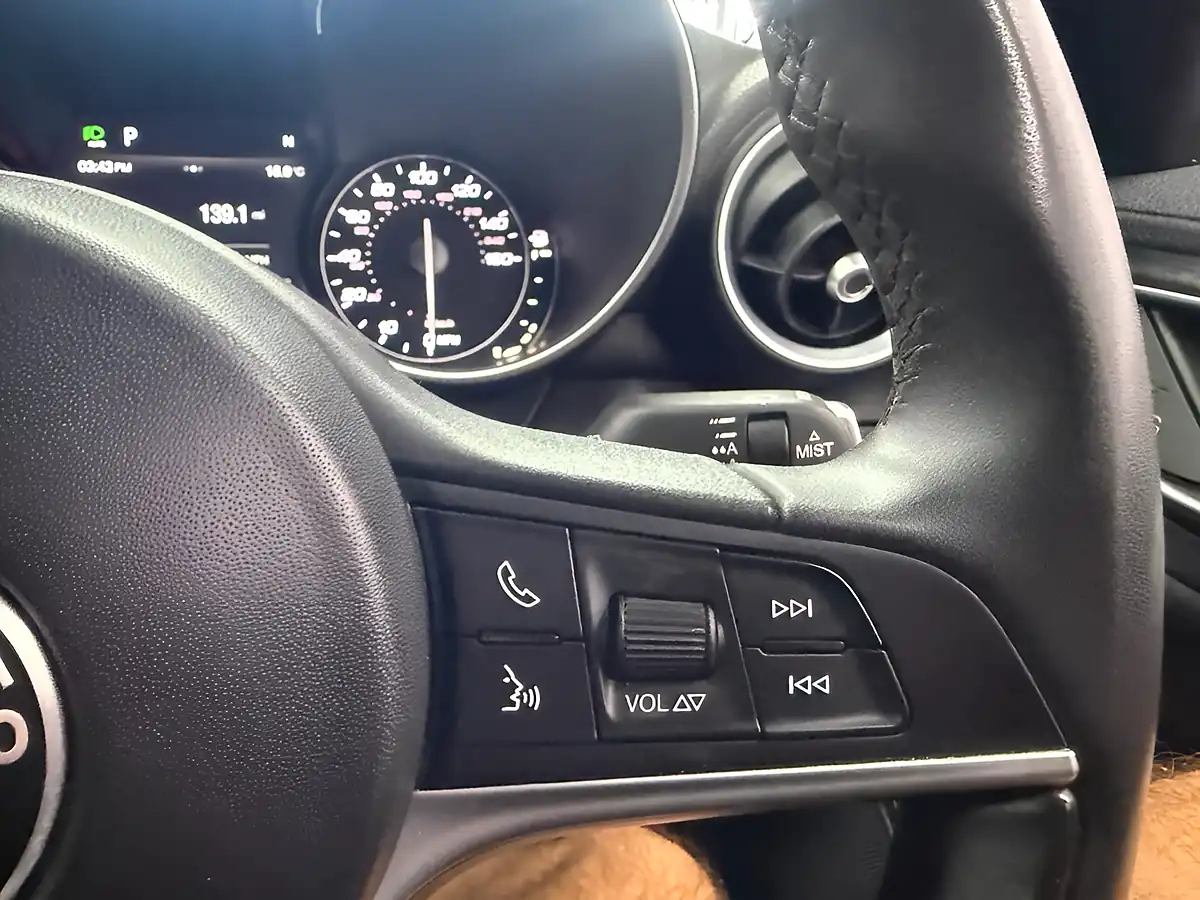 Used 2019 Alfa Romeo Giulia Super White - Interior and Exterior details 15