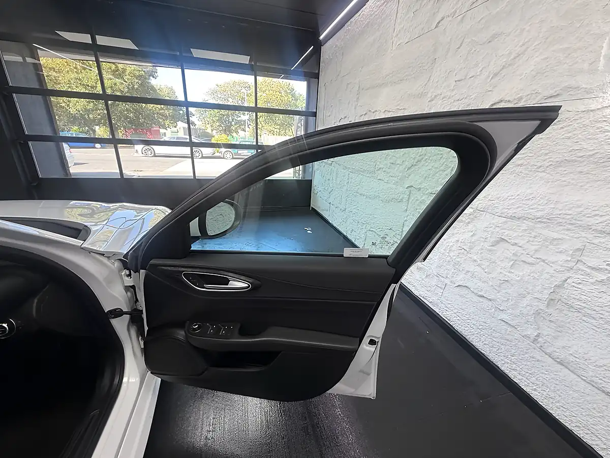 Used 2019 Alfa Romeo Giulia Super White - Interior and Exterior details 17