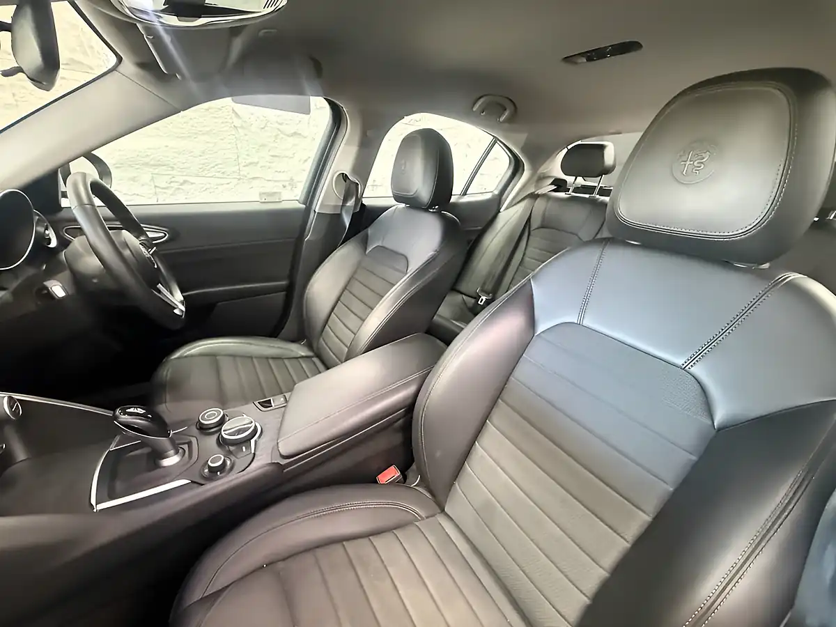 Used 2019 Alfa Romeo Giulia Super White - Interior and Exterior details 18