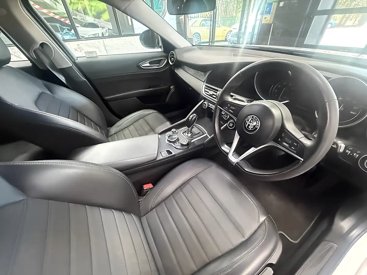 Used 2019 Alfa Romeo Giulia Super White - Interior and Exterior details 3