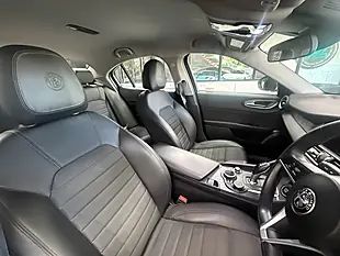 Used 2019 Alfa Romeo Giulia Super White - Interior and Exterior details 5