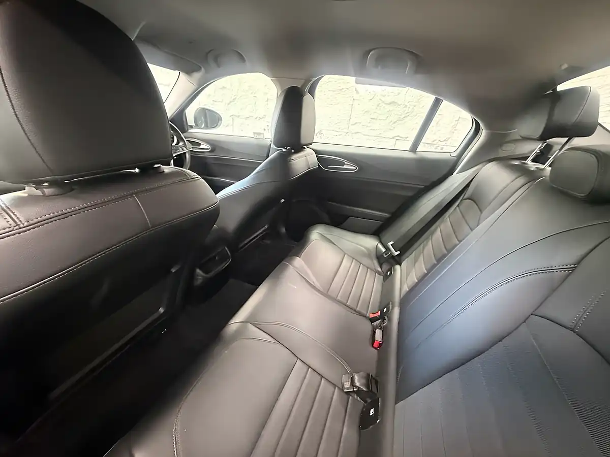 Used 2019 Alfa Romeo Giulia Super White - Interior and Exterior details 7