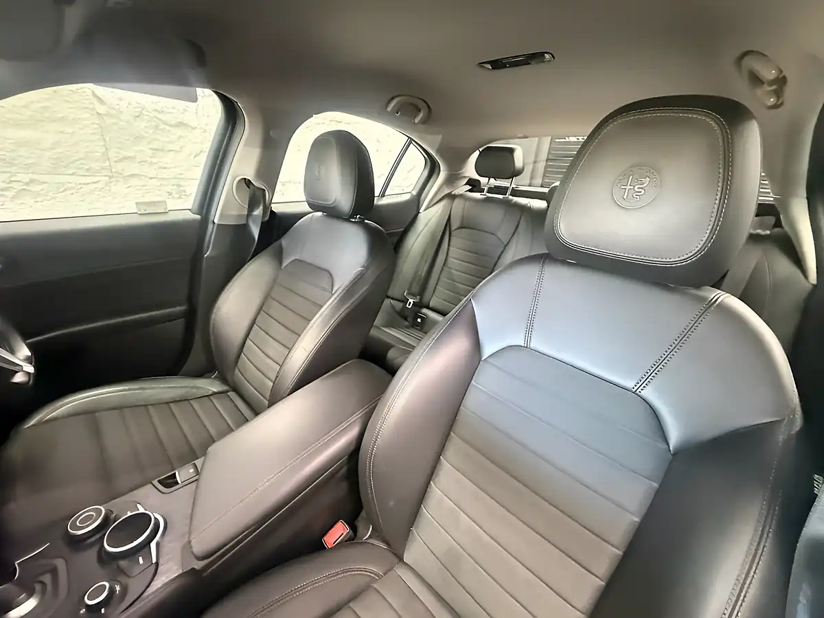 Used 2019 Alfa Romeo Giulia Super White - Interior and Exterior details 9