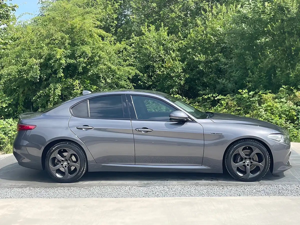 Used 2019 Alfa Romeo Giulia Veloce Grey - Interior and Exterior details 3