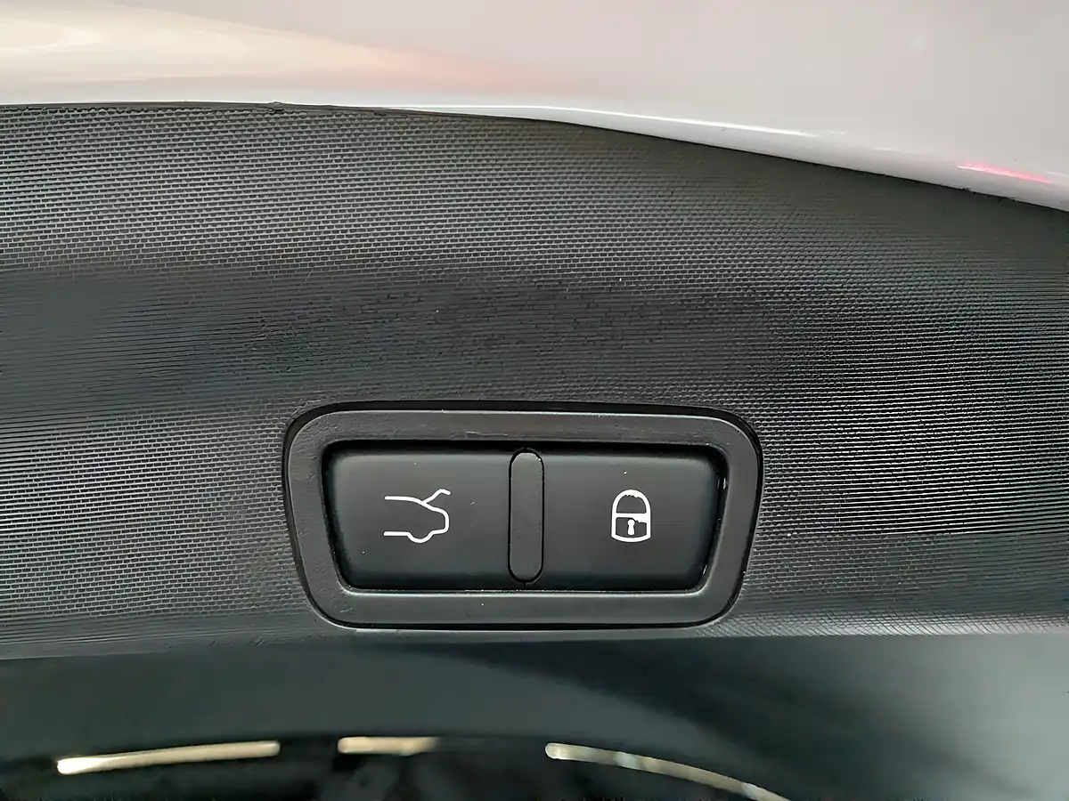 Used 2019 Alfa Romeo Stelvio Super Silverstone Grey - Interior and Exterior details 15