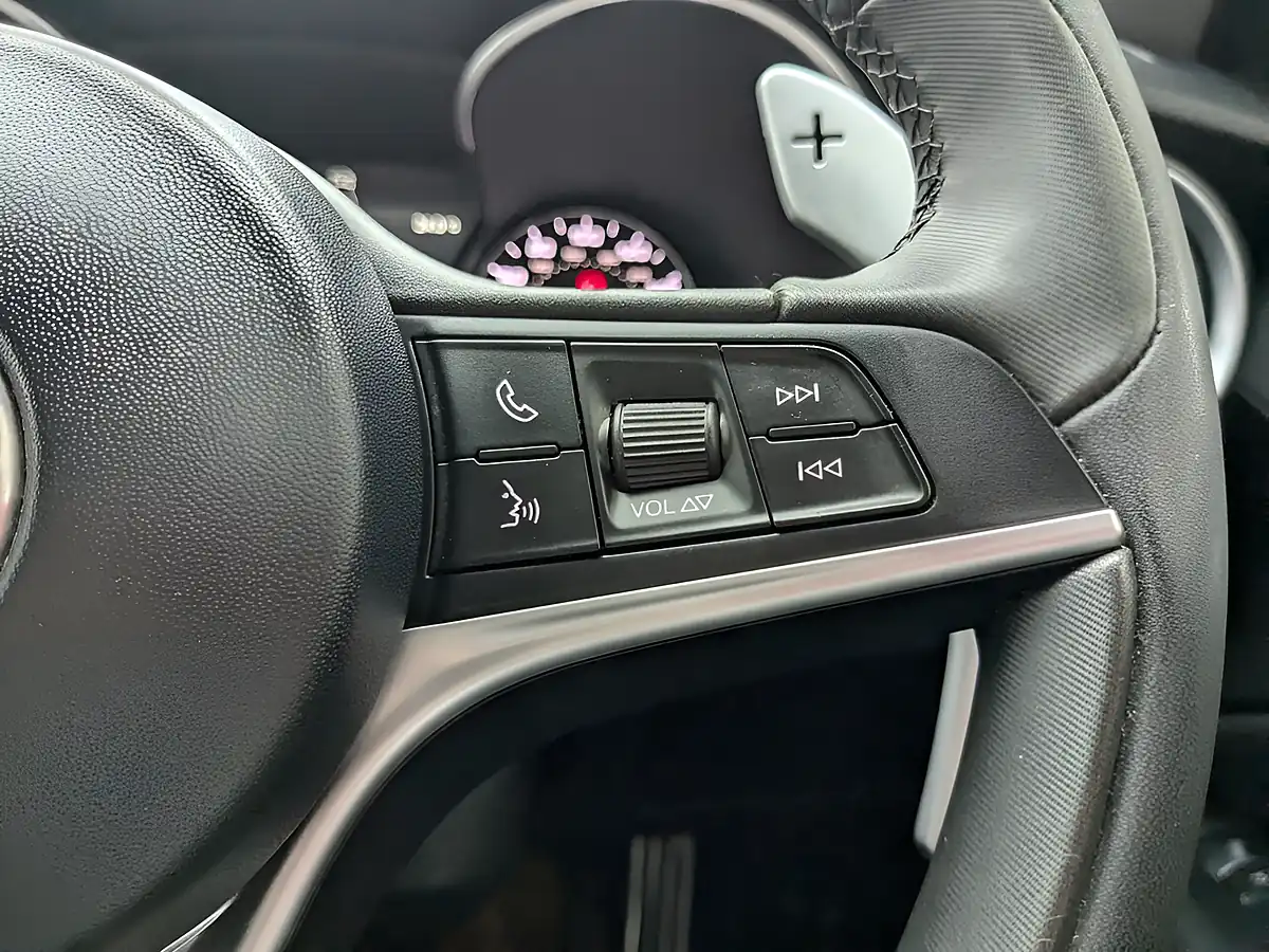 Used 2019 Alfa Romeo Stelvio Super Silverstone Grey - Interior and Exterior details 17
